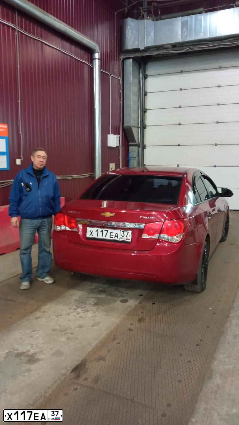 Фото автомобиля CHEVROLET CRUZE, 2011 — госномер Х733ХТ790. Цвет: Красный