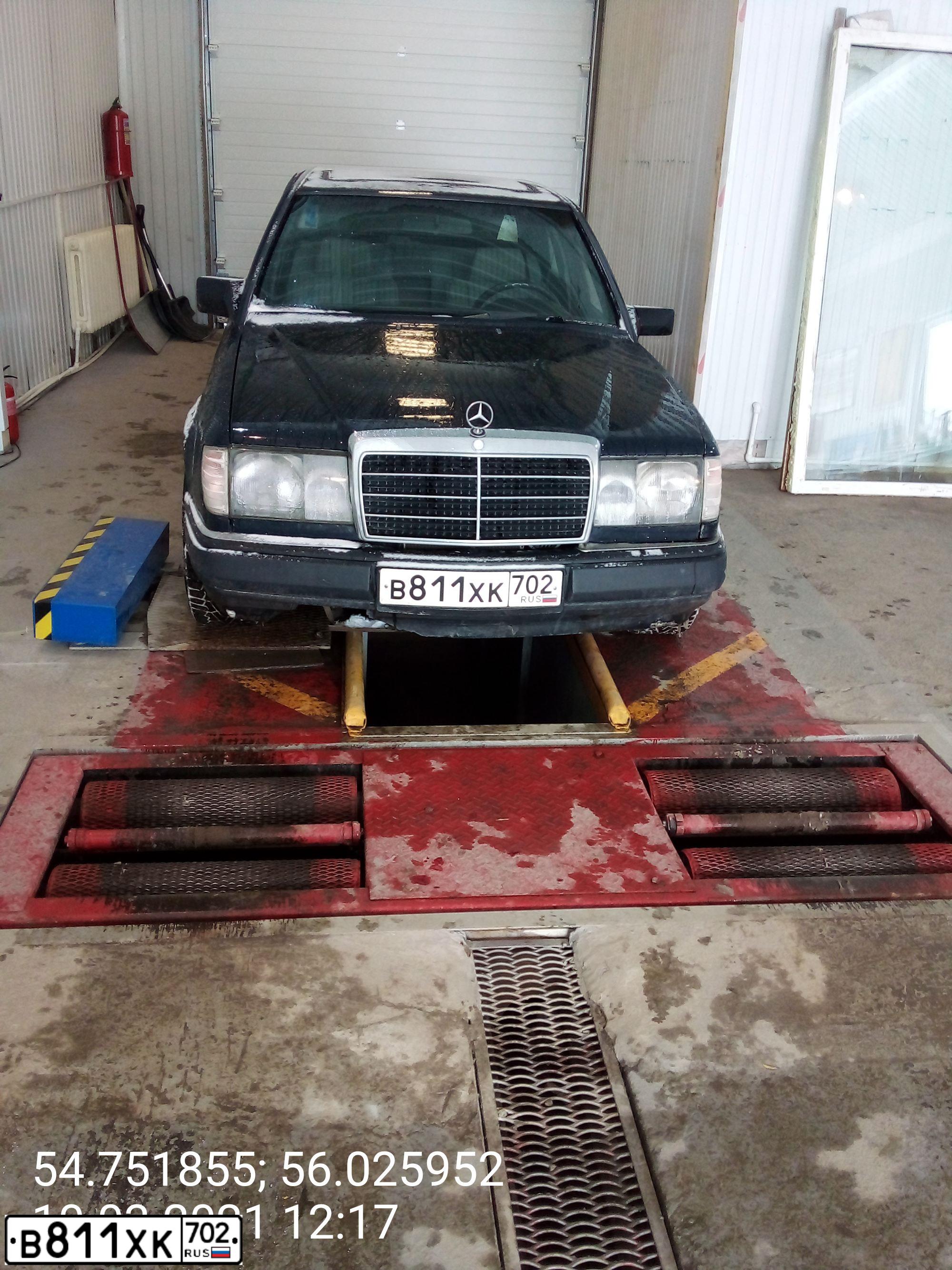 Фото автомобиля MERCEDES E-KLASSE, 1988 — госномер В637МХ102. Цвет: ТЕМНО-СИНИЙ