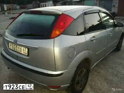 Фото автомобиля FORD FOCUS, 2004 — госномер С900НА39. Цвет: Серебристый
