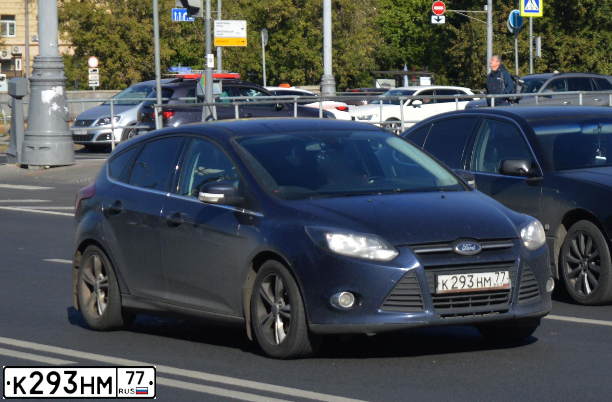 Фото автомобиля FORD FOCUS, 2013 — госномер К293НМ77. Цвет: СИНИЙ ТЕМНЫЙ