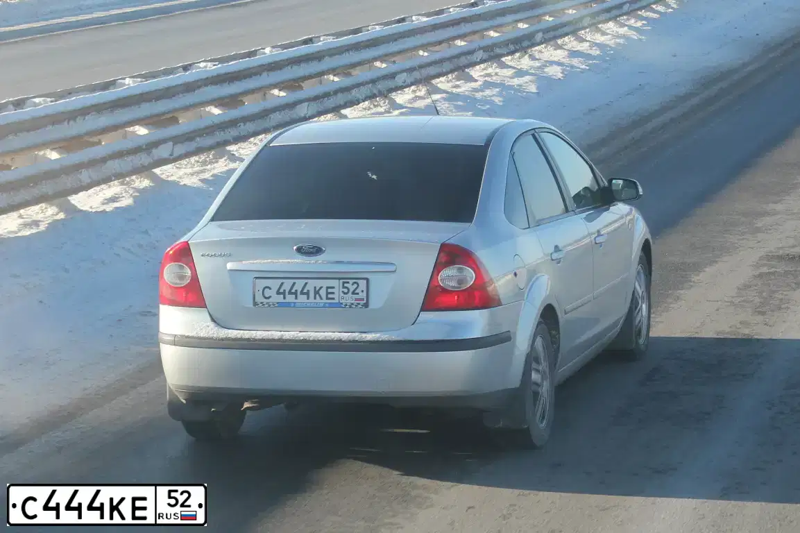Фото автомобиля FORD FOCUS, 2007 — госномер С444КЕ52. Цвет: СВЕТЛО-СЕРЫЙ