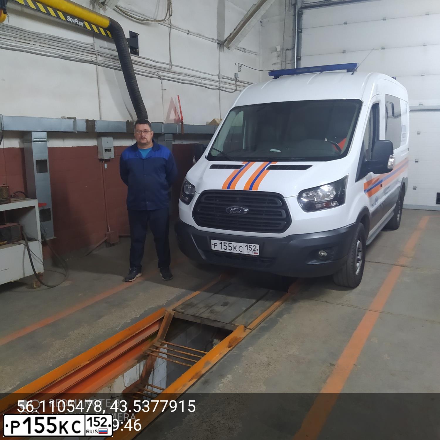 Фото автомобиля FORD TRANSIT, 2018 — госномер Р155КС152. Цвет: Р50574-2002