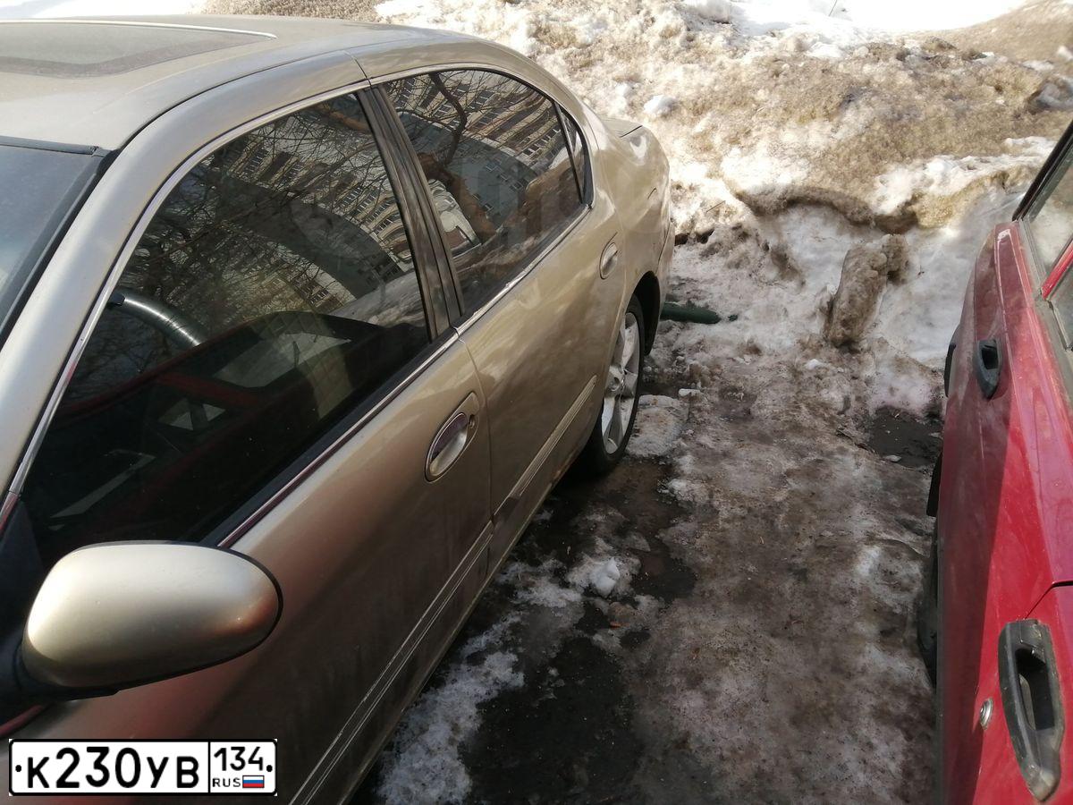 Фото автомобиля NISSAN MAXIMA, 2002 — госномер К230УВ134. Цвет: ЗОЛОТИСТЫЙ