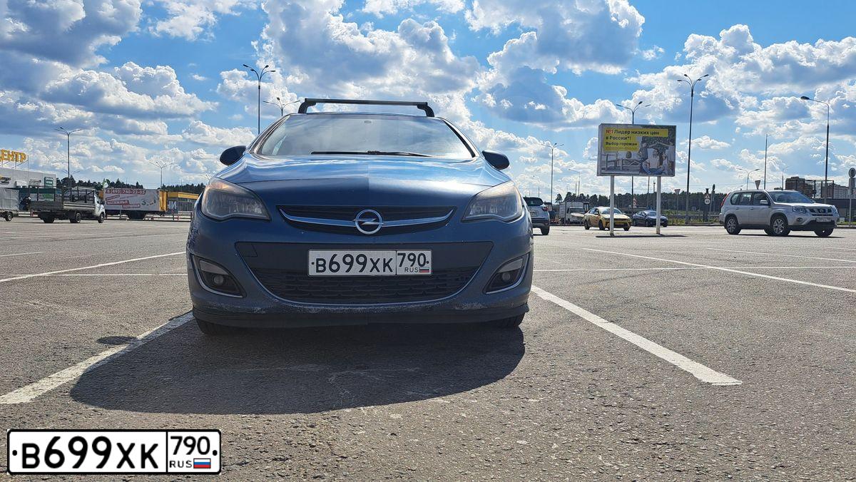 Фото автомобиля OPEL ASTRA, 2012 — госномер В699ХК790. Цвет: СИНИЙ МЕТАЛИК