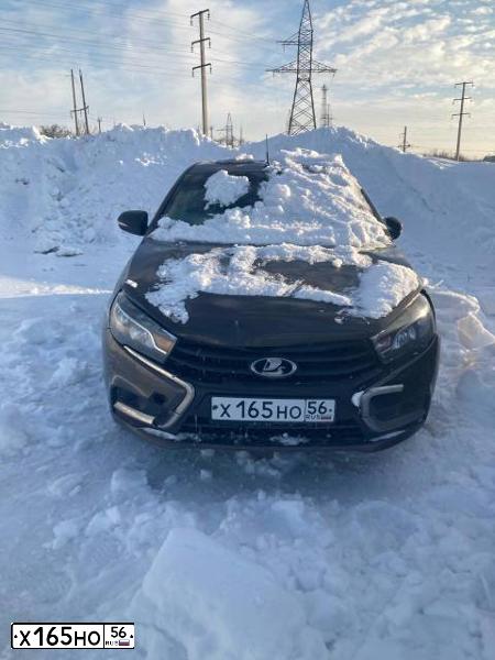 Фото автомобиля LADA VESTA, 2018 — госномер Х165НО56. Цвет: Коричневый