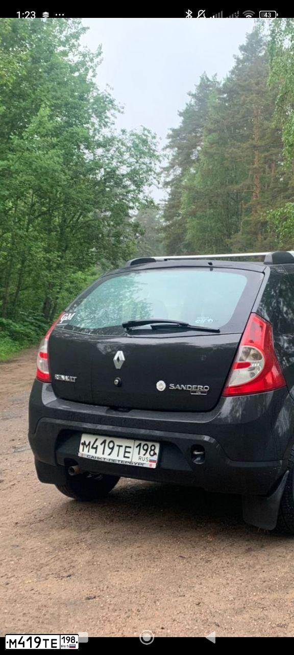 Фото автомобиля RENAULT SANDERO, 2011 — госномер М419ТЕ198. Цвет: ЧЕРНЫЙ