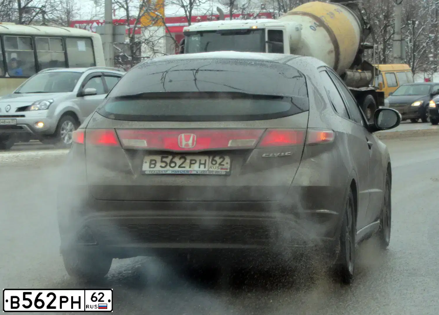 Фото автомобиля HONDA CIVIC, 2007 — госномер В562РН62. Цвет: СЕРЫЙ
