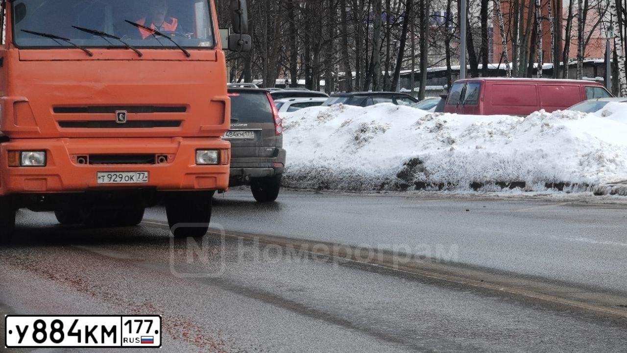 Фото автомобиля FORD C-MAX, 2006 — госномер М519УМ790. Цвет: КРАСНЫЙ