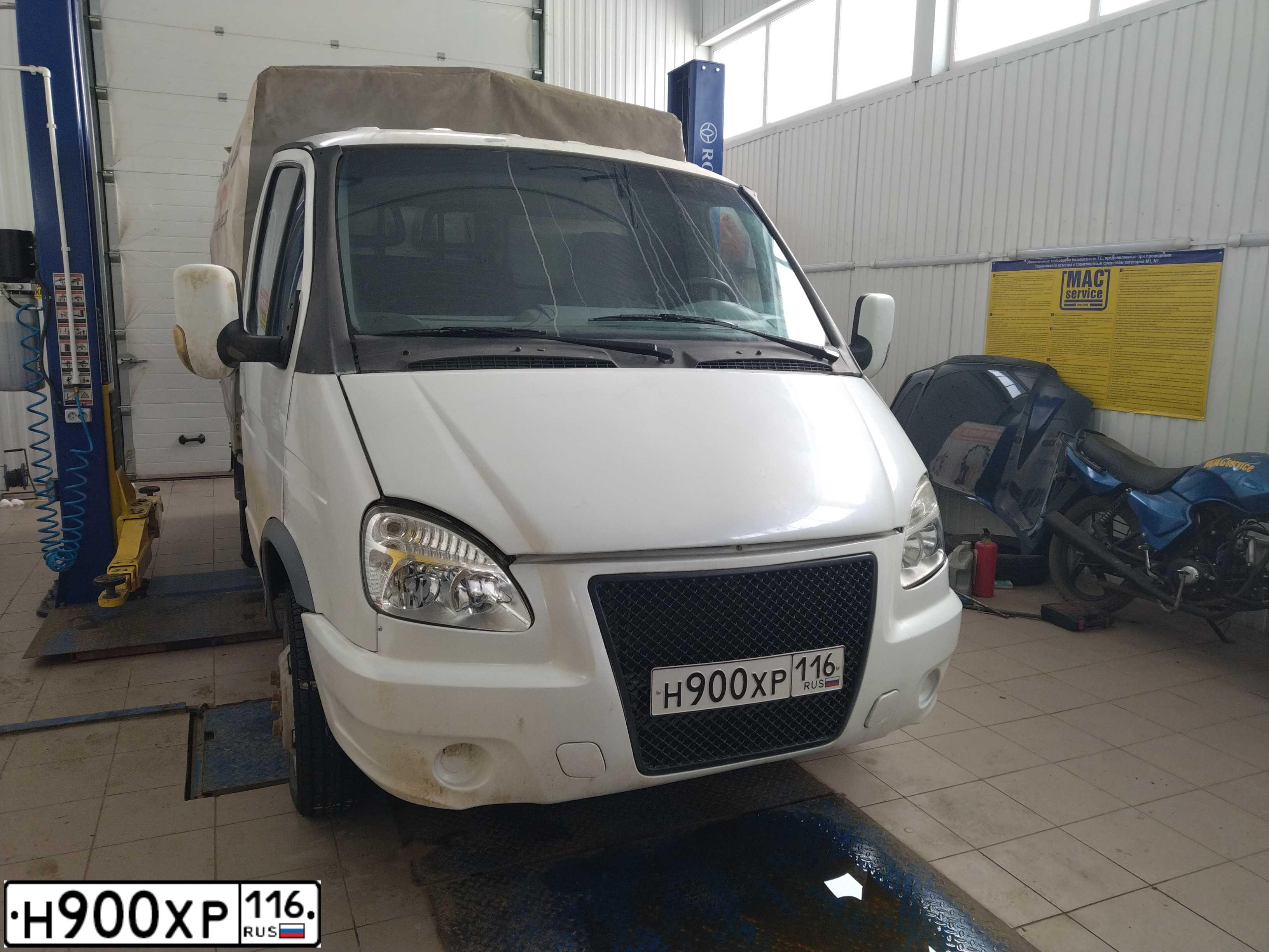 Фото автомобиля CHEVROLET NIVA, 2004 — госномер Н900ХР116. Цвет: СВЕТЛО-СЕРЕБРИСТЫЙ МЕТАЛИ
