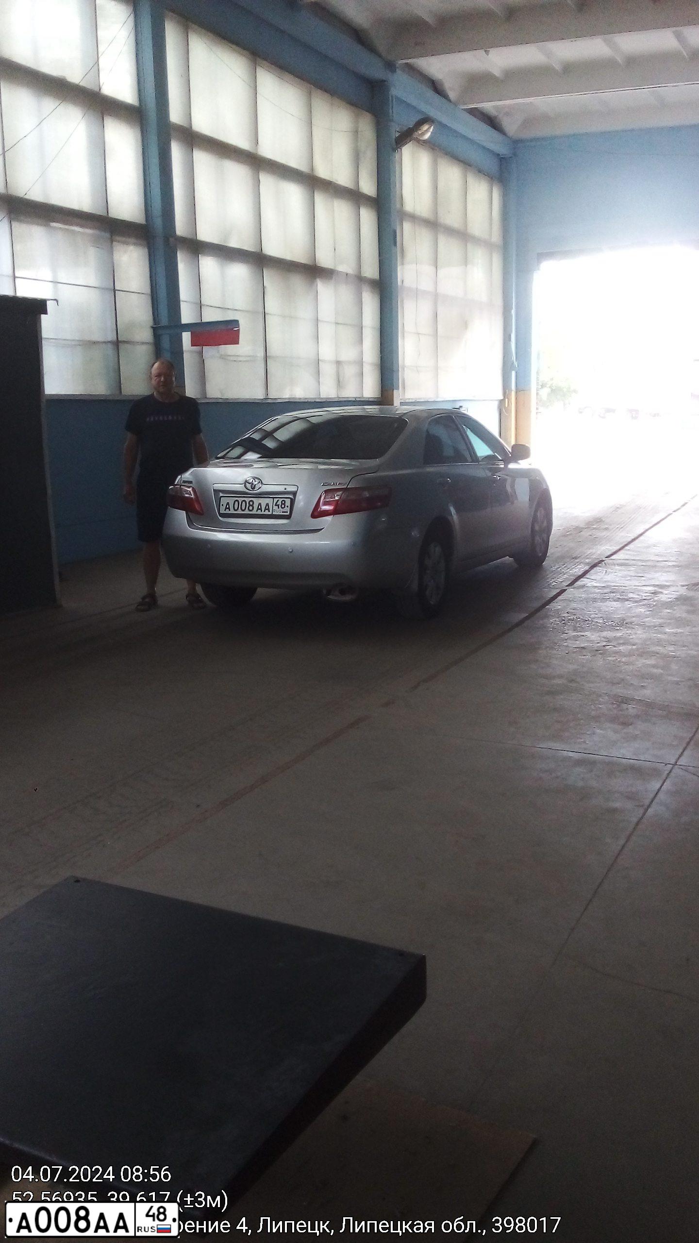 Фото автомобиля TOYOTA CAMRY, 2008 — госномер А048АА48. Цвет: СЕРЕБРИСТЫЙ