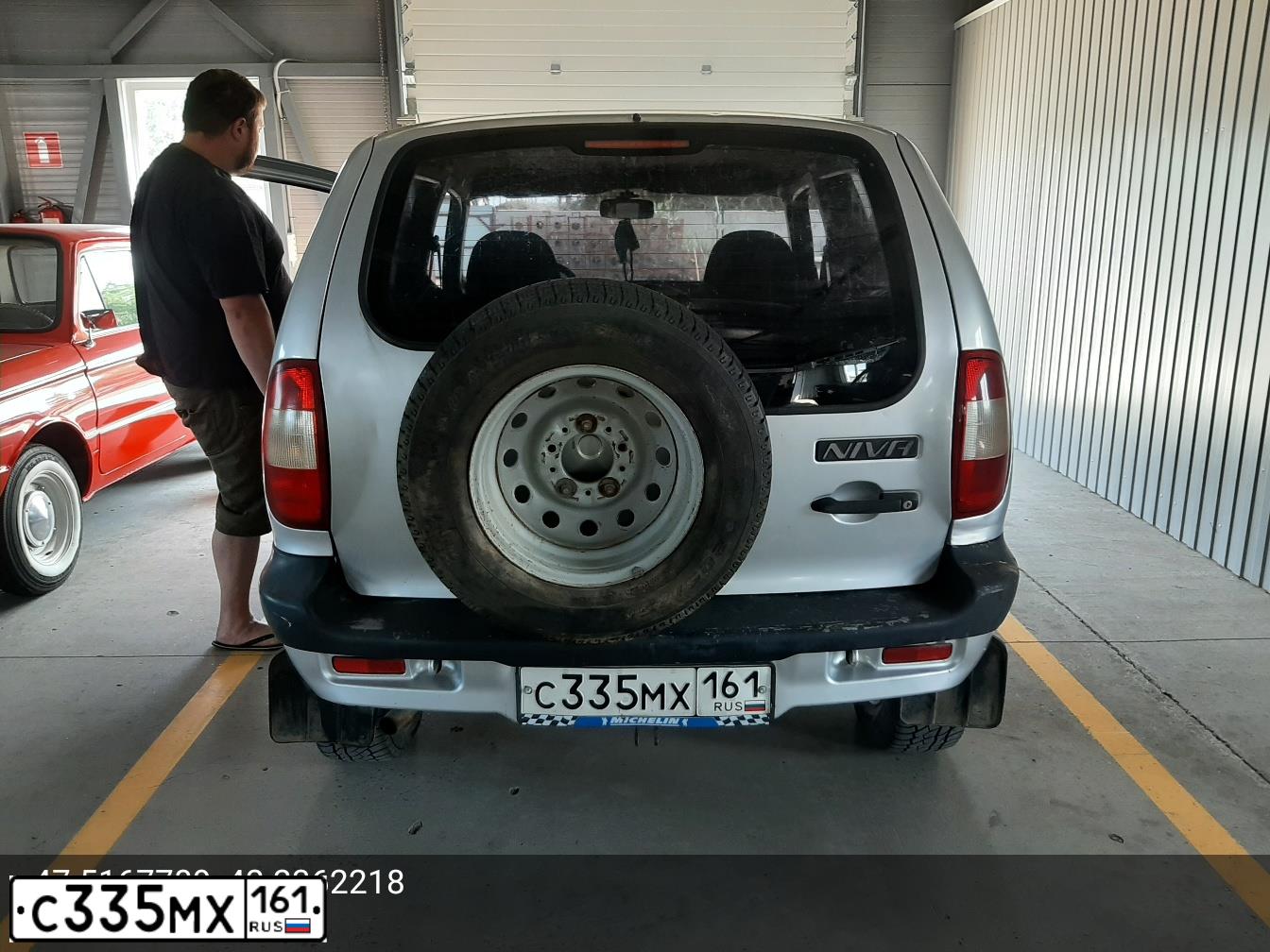 Фото автомобиля CHEVROLET NIVA, 2005 — госномер М806ОЕ40. Цвет: ТЕМНО-ЗЕЛЕНЫЙ