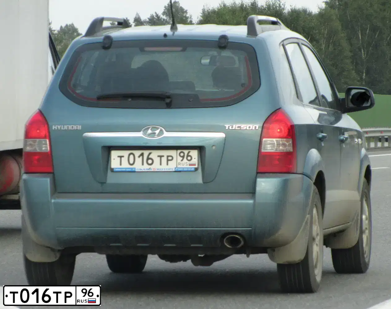 Фото автомобиля HYUNDAI TUCSON, 2006 — госномер С749МУ196. Цвет: голубой