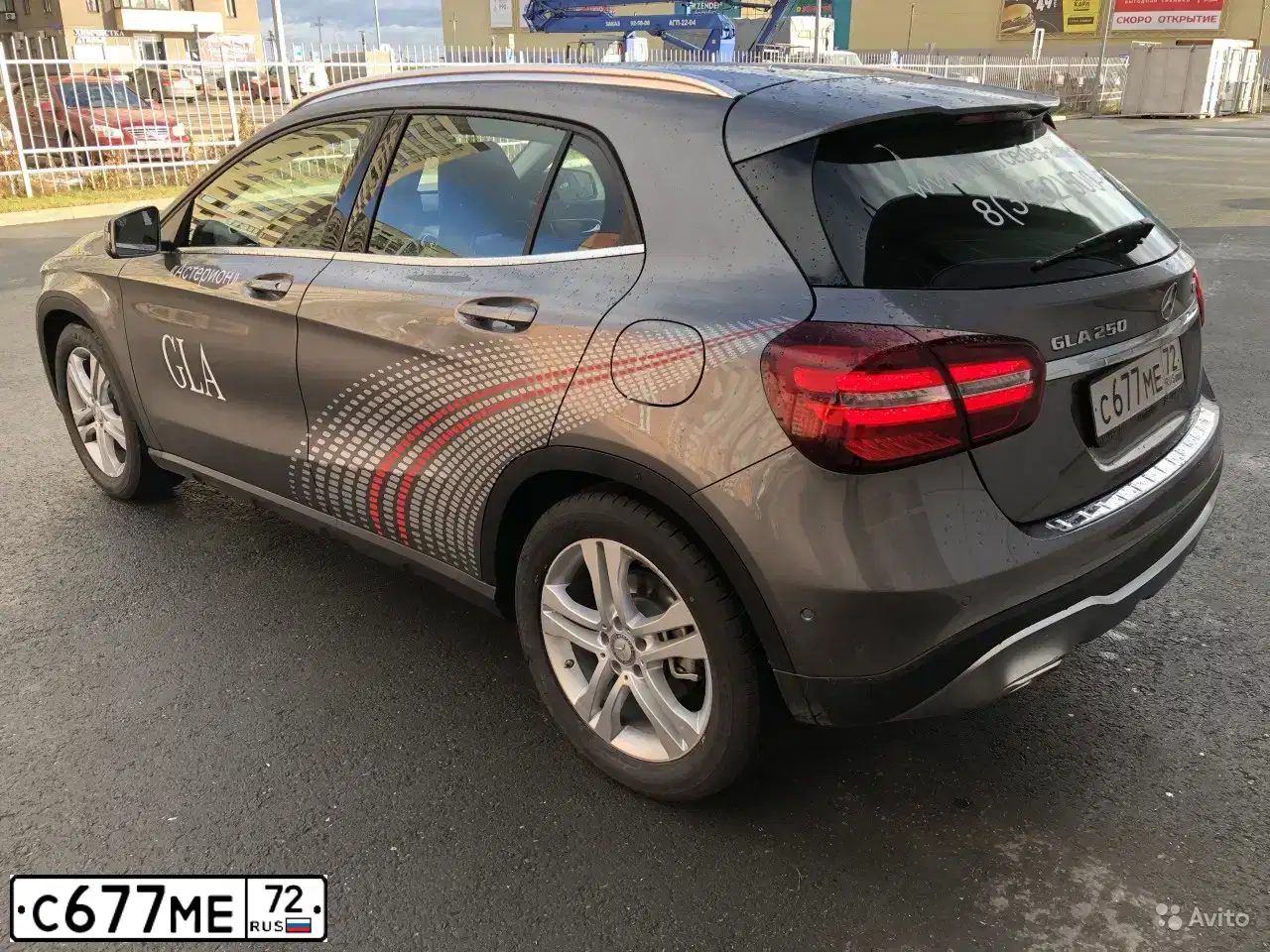 Фото автомобиля MERCEDES GLA-KLASSE, 2017 — госномер С677МЕ72. Цвет: СЕРЫЙ