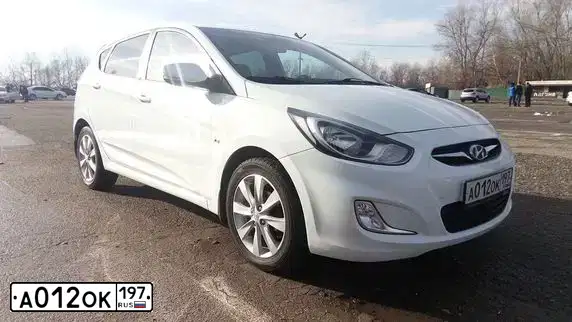 Фото автомобиля HYUNDAI SOLARIS, 2011 — госномер Т625ТР123. Цвет: Белый