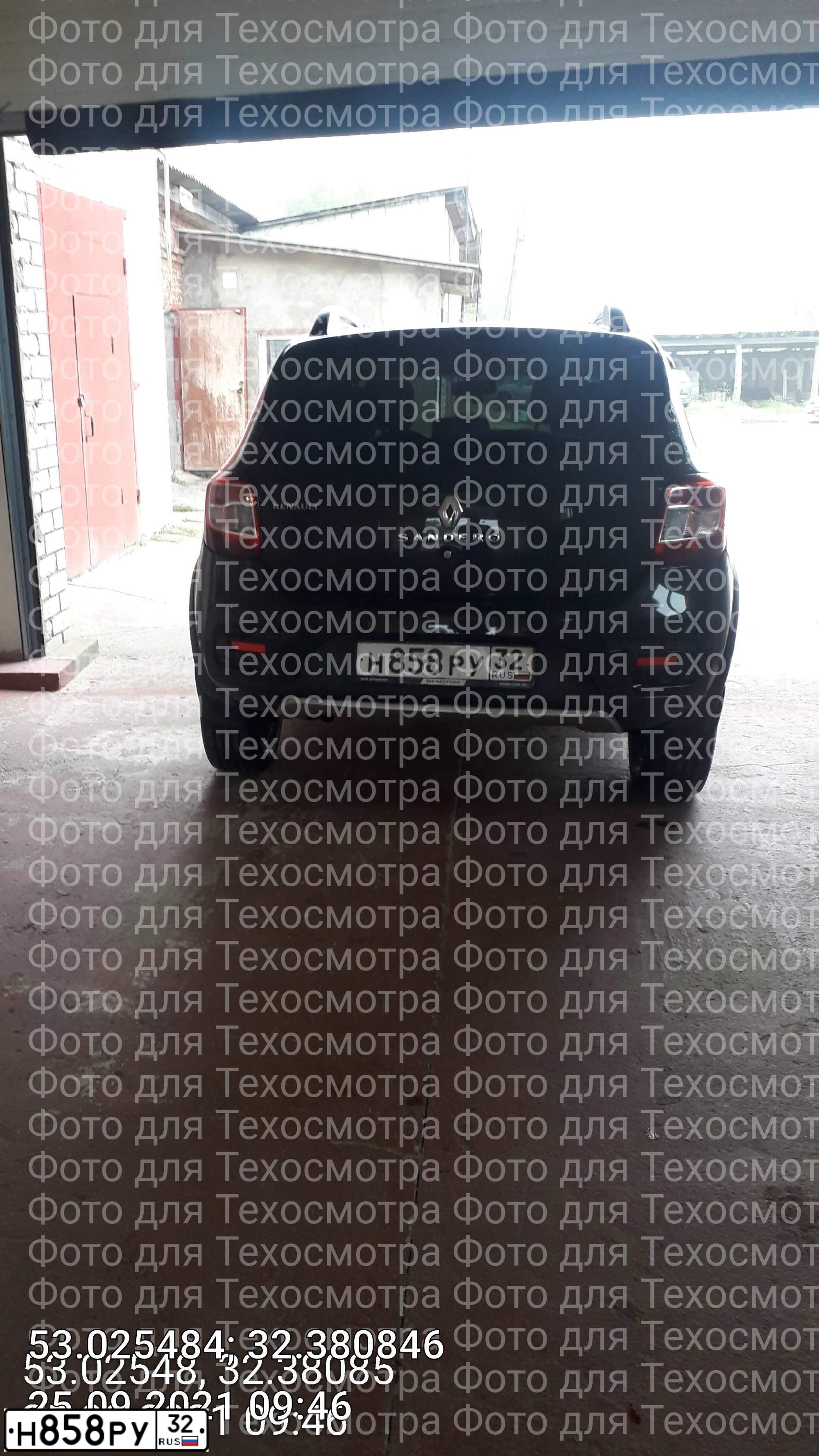 Фото автомобиля RENAULT SANDERO, 2017 — госномер Н858РУ32. Цвет: ЧЕРНЫЙ