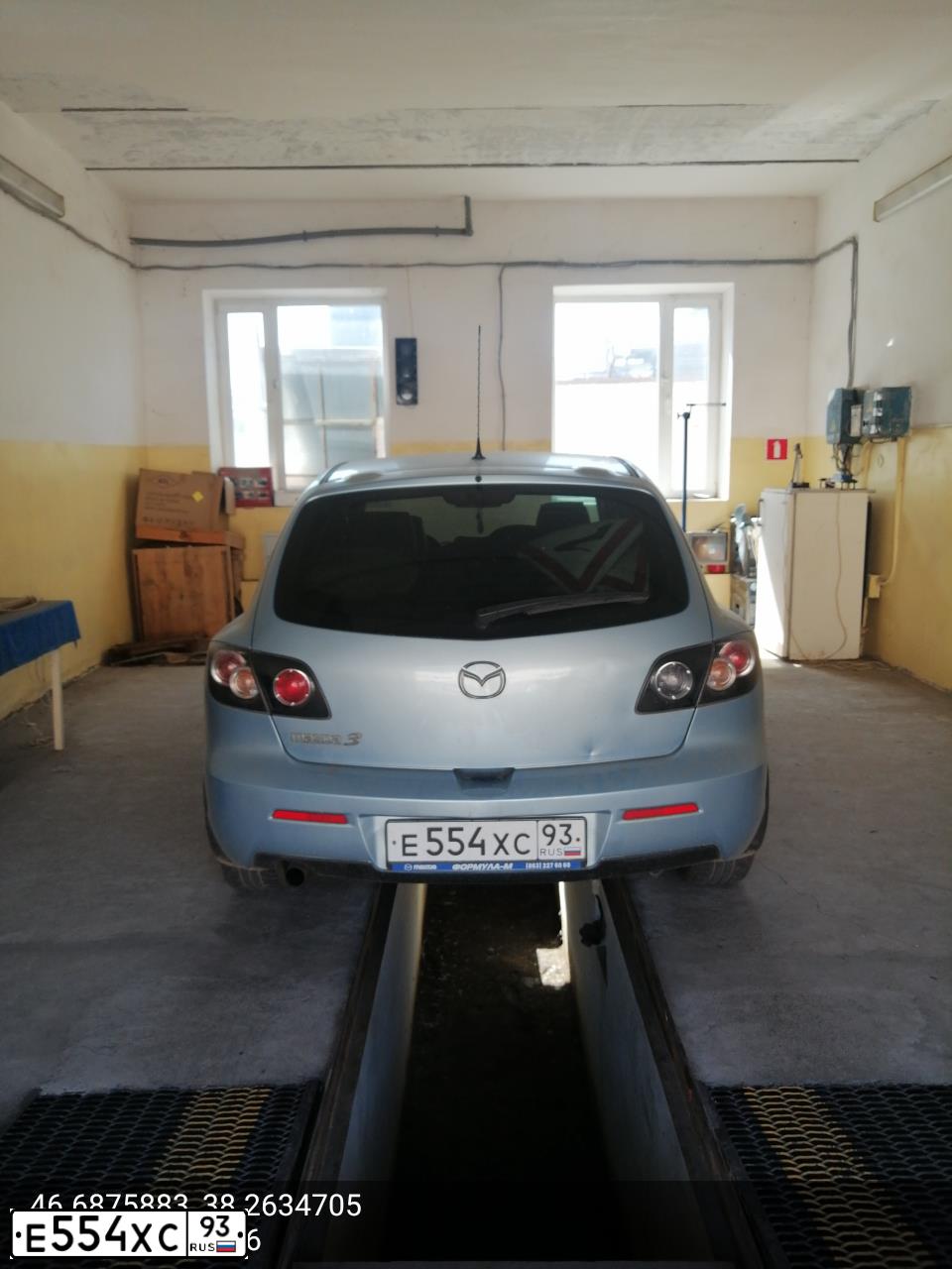 Фото автомобиля MAZDA 3, 2006 — госномер Е554ХС93. Цвет: СЕРЕБРИСТЫЙ