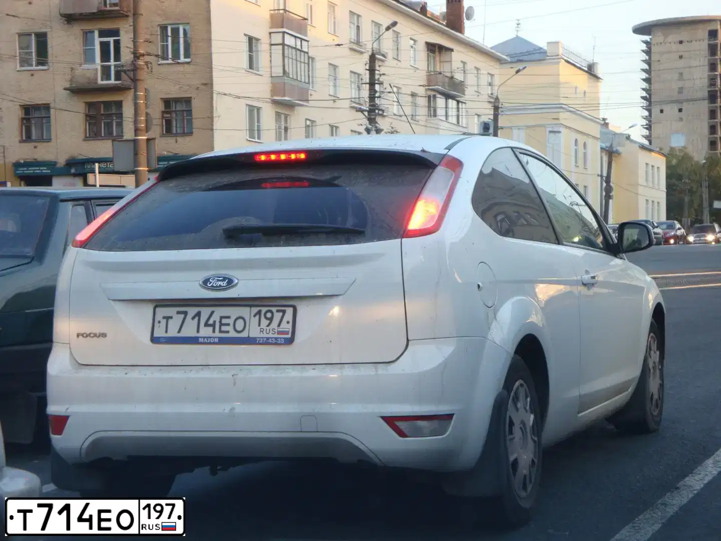 Фото автомобиля FORD FOCUS, 2010 — госномер Т714ЕО197. Цвет: Белый