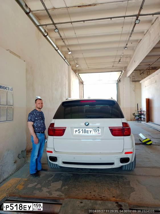 Фото автомобиля BMW X5, 2010 — госномер Н888ВР159. Цвет: Белый