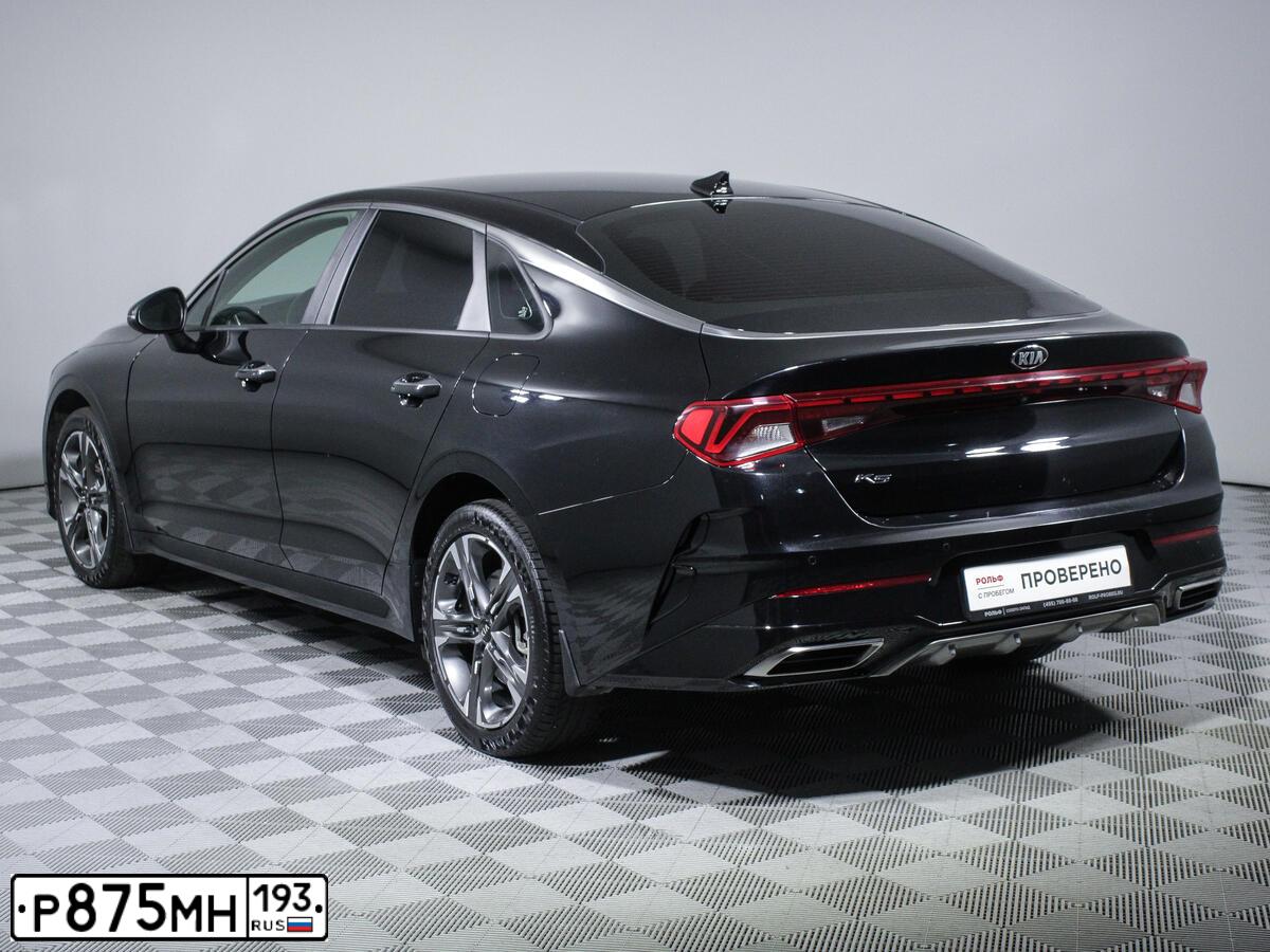 Фото автомобиля KIA K5, 2020 — госномер Е242ВТ977. Цвет: ЧЕРНЫЙ