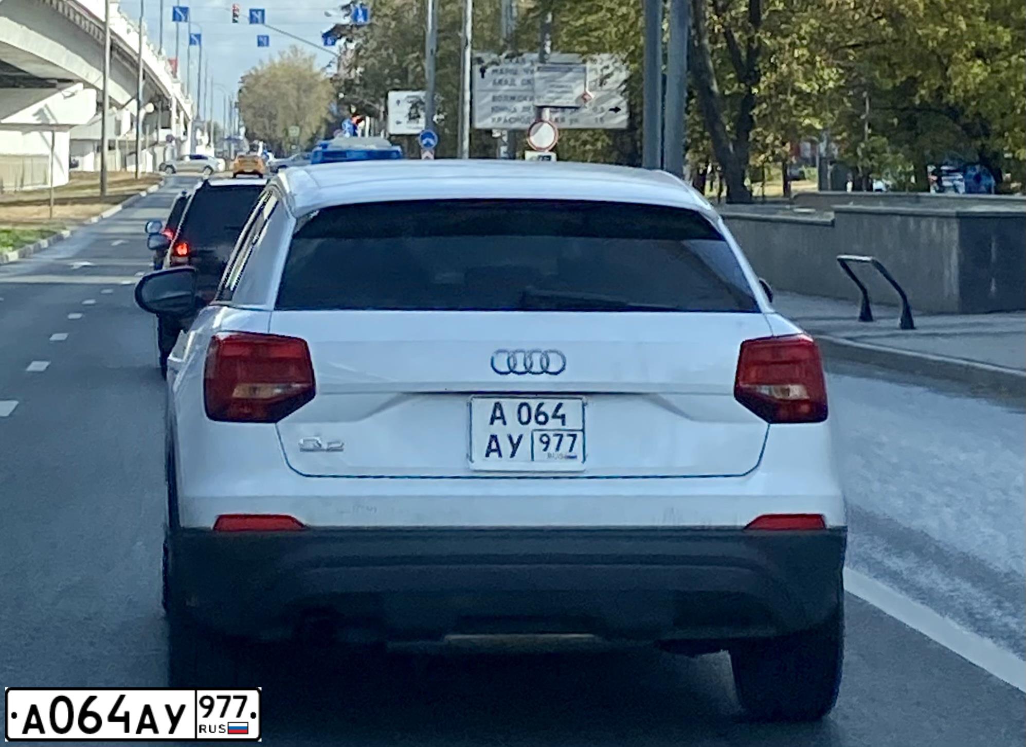 Фото автомобиля AUDI Q2, 2018 — госномер А064АУ977. Цвет: Белый