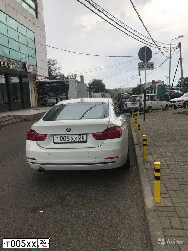 Фото автомобиля BMW SERIE 5, 2018 — госномер Т005ХХ26. Цвет: ЧЕРНЫЙ