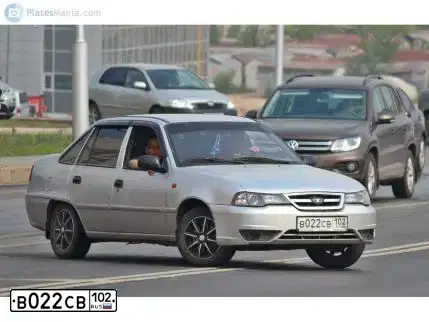 Фото автомобиля DAEWOO NEXIA, 2012 — госномер В022СВ102. Цвет: Серебристый