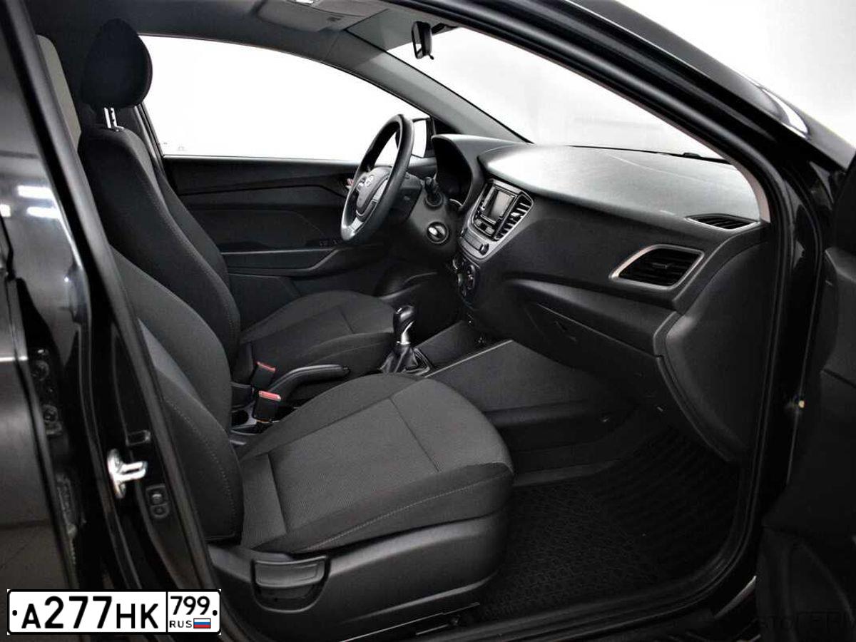 Фото автомобиля HYUNDAI SOLARIS, 2018 — госномер А277НК799. Цвет: ЧЕРНЫЙ
