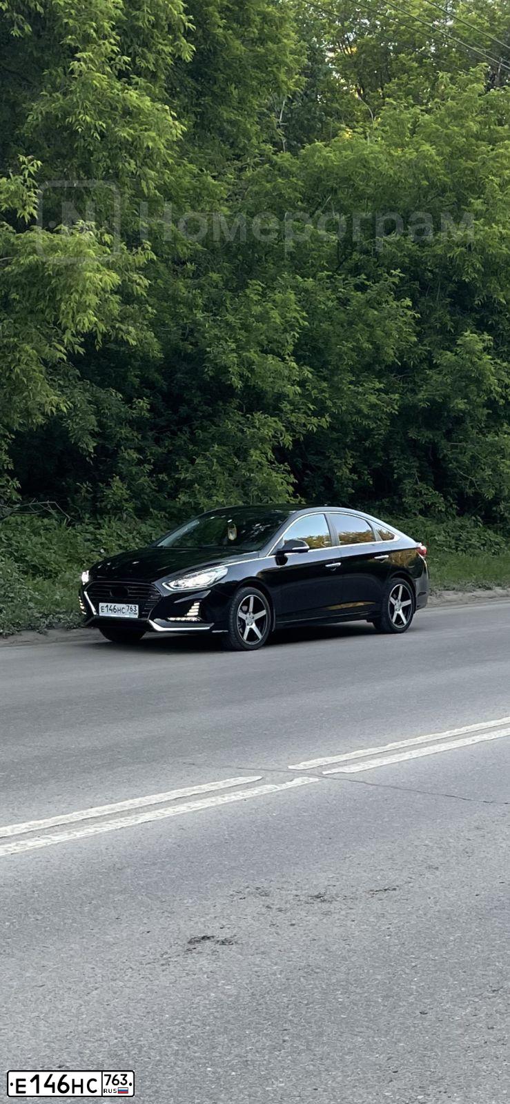 Фото автомобиля HYUNDAI SONATA, 2017 — госномер Е146НС763. Цвет: ЧЕРНЫЙ
