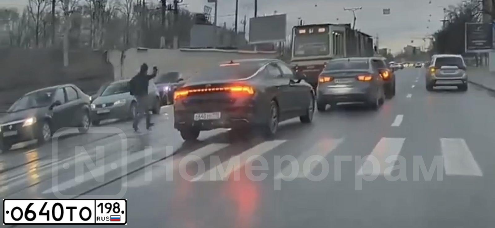 Фото автомобиля KIA K5, 2021 — госномер О640ТО198. Цвет: ЧЕРНЫЙ