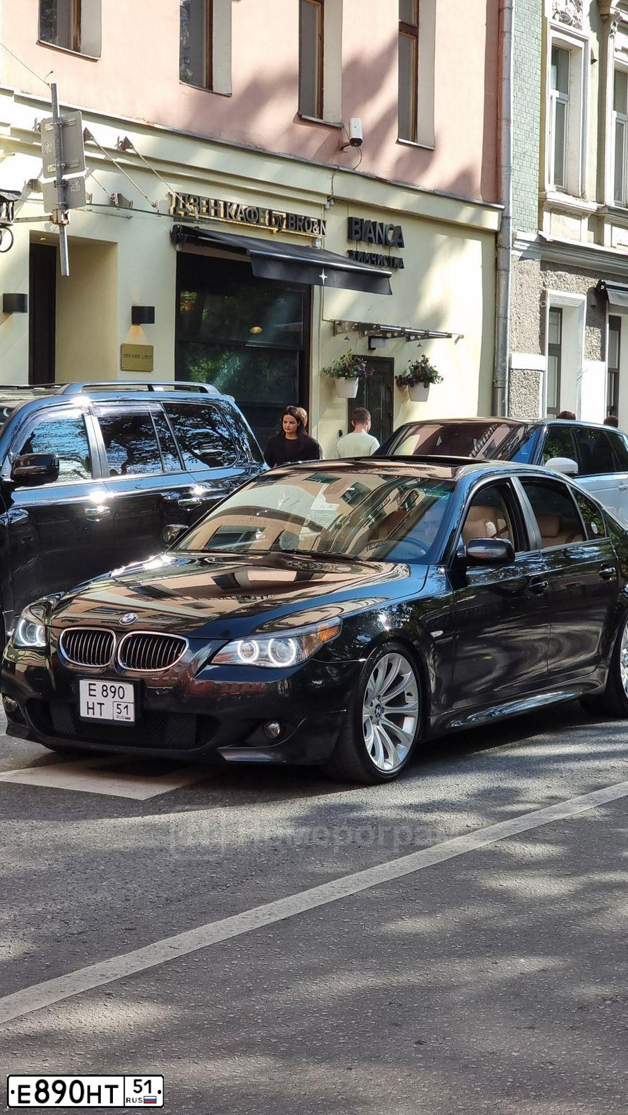 Фото автомобиля BMW 525I, 2004 — госномер В050АС01. Цвет: ЧЕРНЫЙ