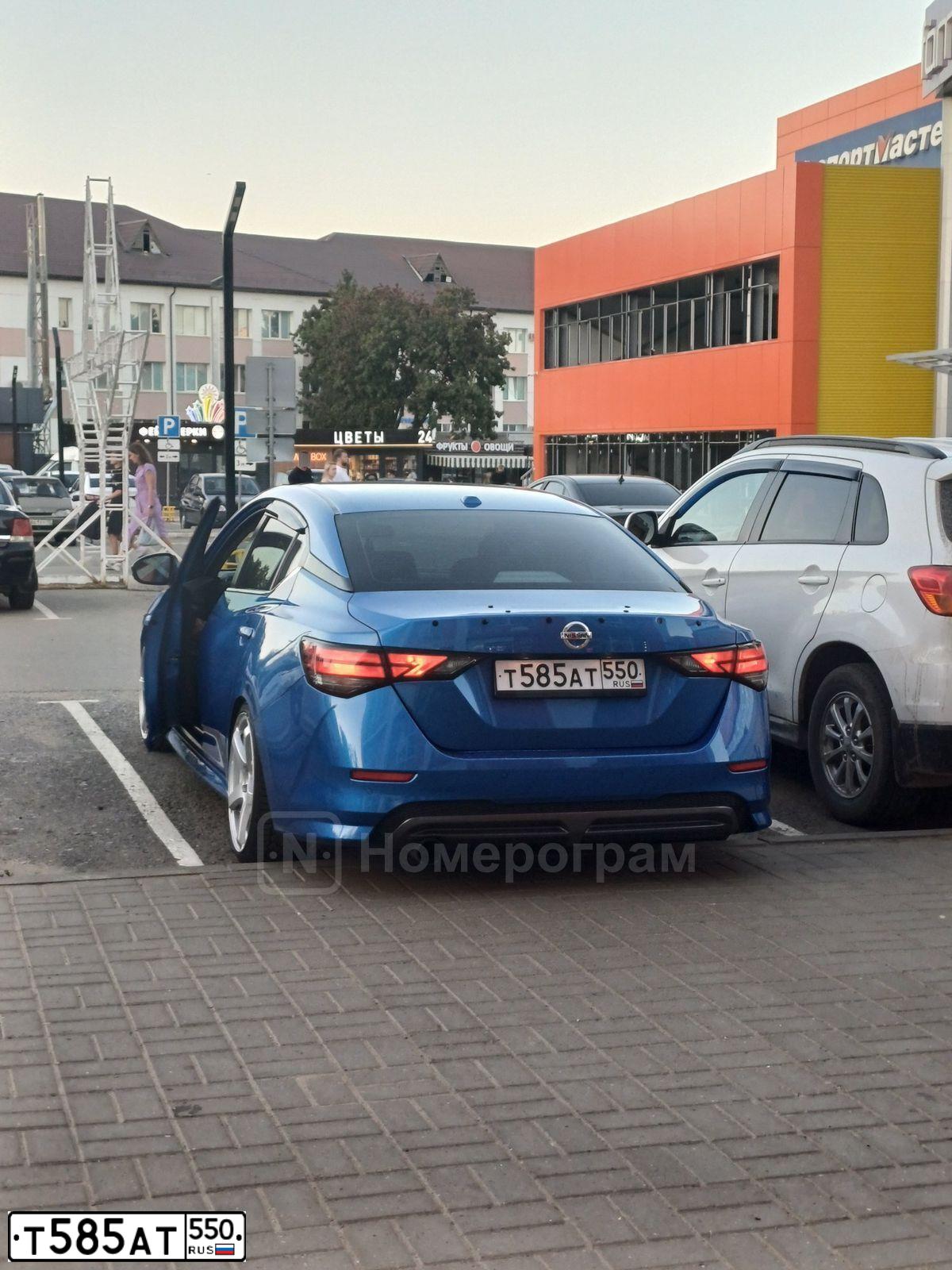 Фото автомобиля NISSAN SENTRA SR, 2021 — госномер Т585АТ550. Цвет: синий