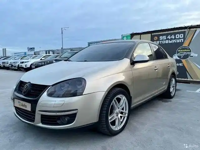 Фото автомобиля VOLKSWAGEN JETTA, 2006 — госномер Е933СХ186