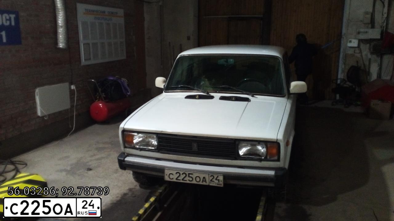 Фото автомобиля LADA 2105, 2004 — госномер У595НУ138. Цвет: Белый