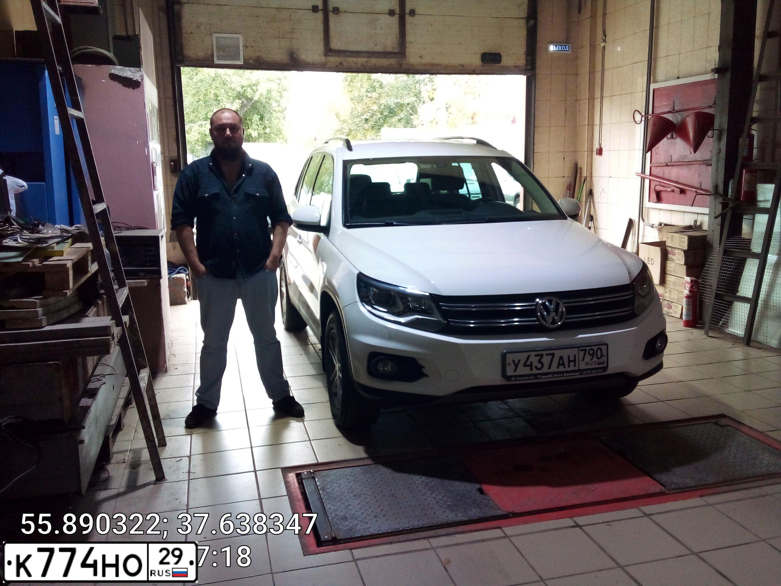 Фото автомобиля VOLKSWAGEN TIGUAN, 2012 — госномер Р416ВЕ977. Цвет: Белый