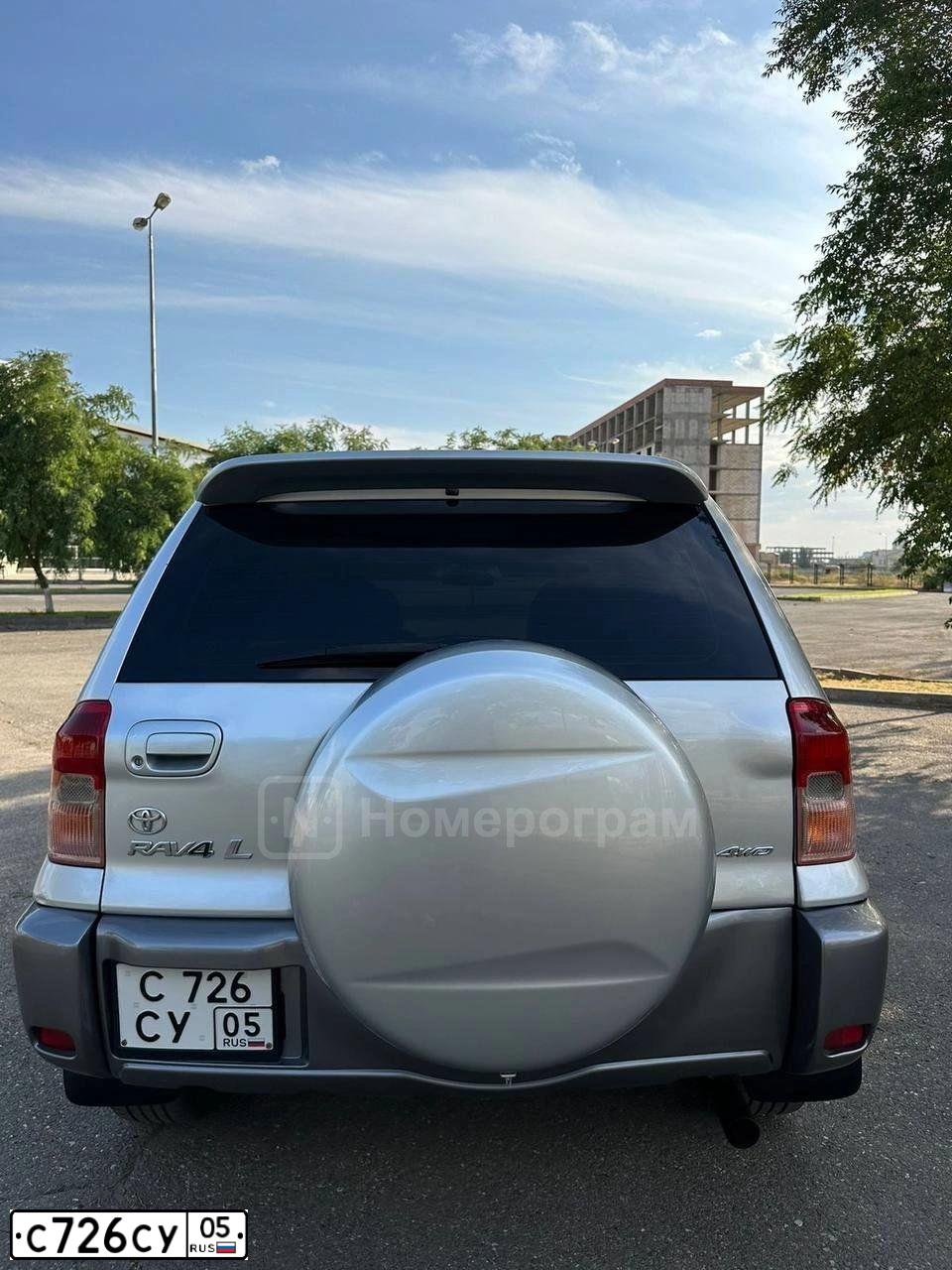 Фото автомобиля TOYOTA RAV4, 2001 — госномер С726СУ05. Цвет: СЕРЕБРИСТЫЙ