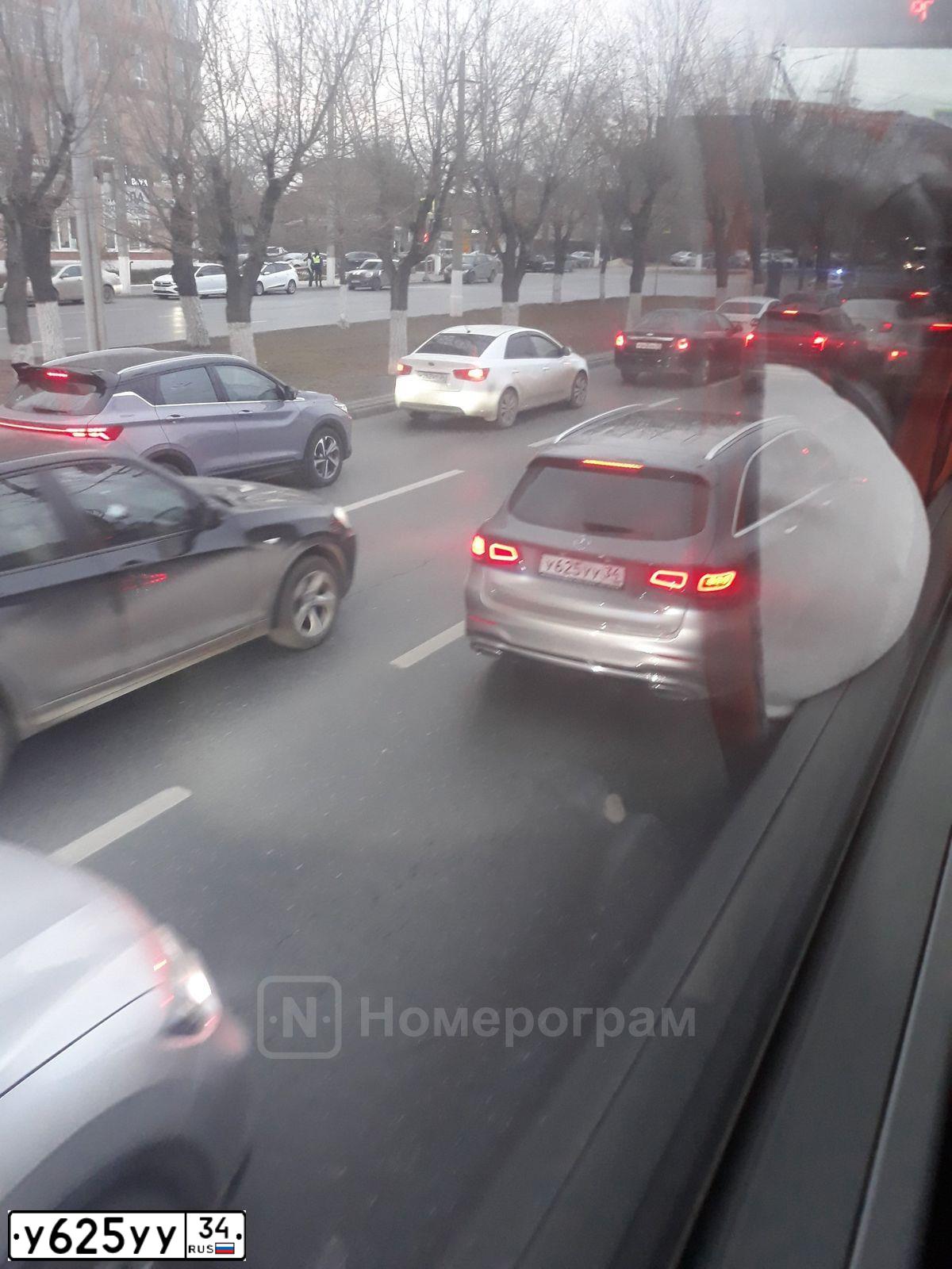 Фото автомобиля LADA 2112, 2006 — госномер У625УУ34. Цвет: СРЕДНИЙ СЕРО-ЗЕЛЕНЫЙ МЕТ.