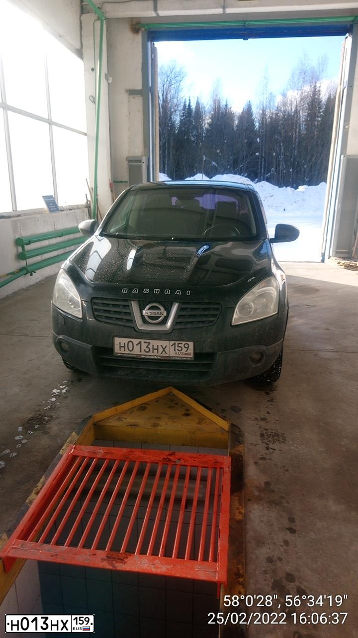 Фото автомобиля NISSAN QASHQAI, 2008 — госномер А665ТЕ777. Цвет: ЧЕРНЫЙ