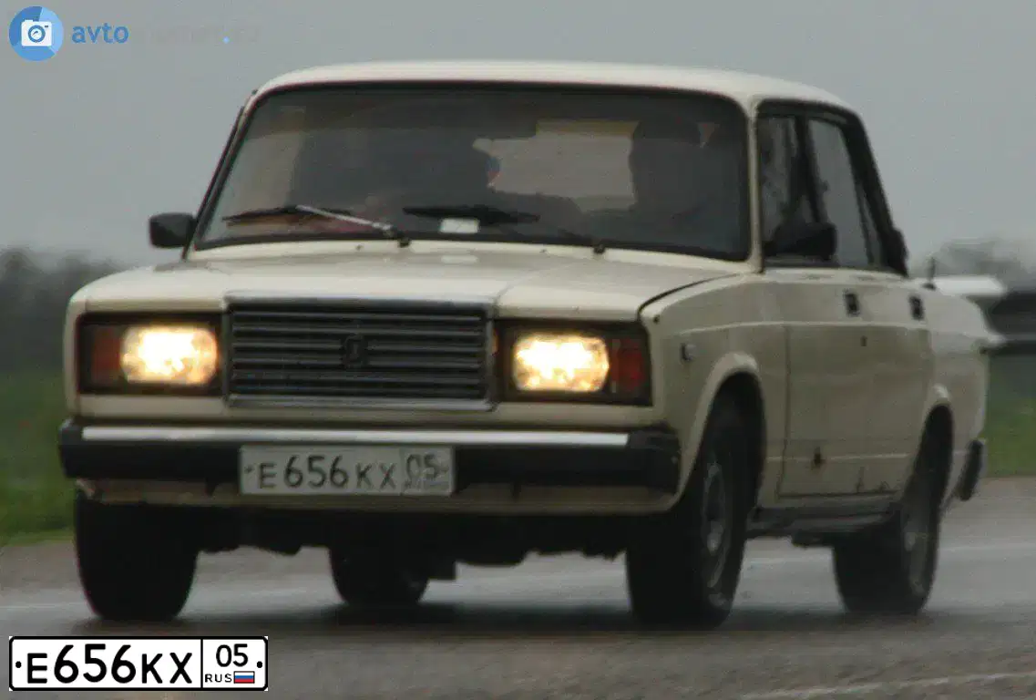Фото автомобиля LADA 2107, 1994 — госномер Е656КХ05. Цвет: САФАРИ