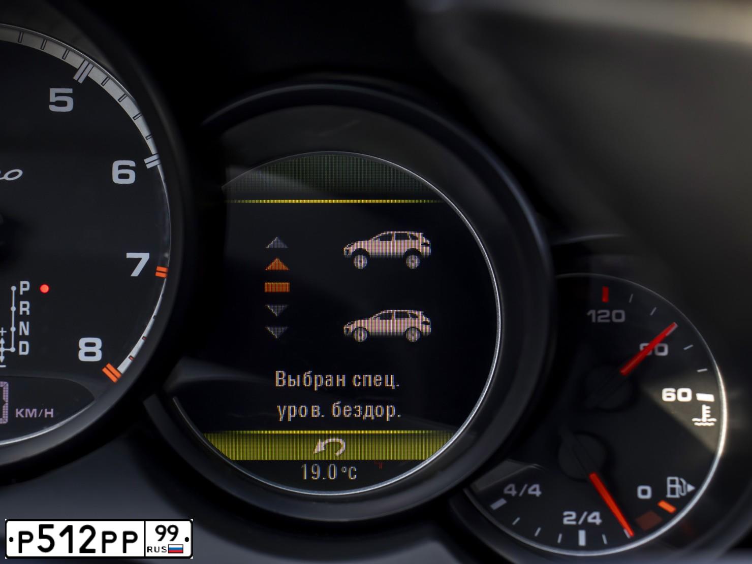 Фото автомобиля MERCEDES GL-KLASSE, 2010 — госномер Е749ТА750. Цвет: ЧЕРНЫЙ