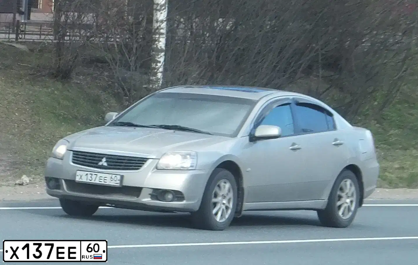 Фото автомобиля MITSUBISHI GALANT, 2008 — госномер К102ТТ164. Цвет: БЕЖЕВЫЙ