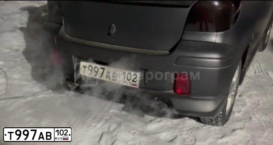Фото автомобиля TOYOTA YARIS, 2003 — госномер Т997АВ102. Цвет: БЕЛЫЙ (СЕРЕБРИСТЫЙ)