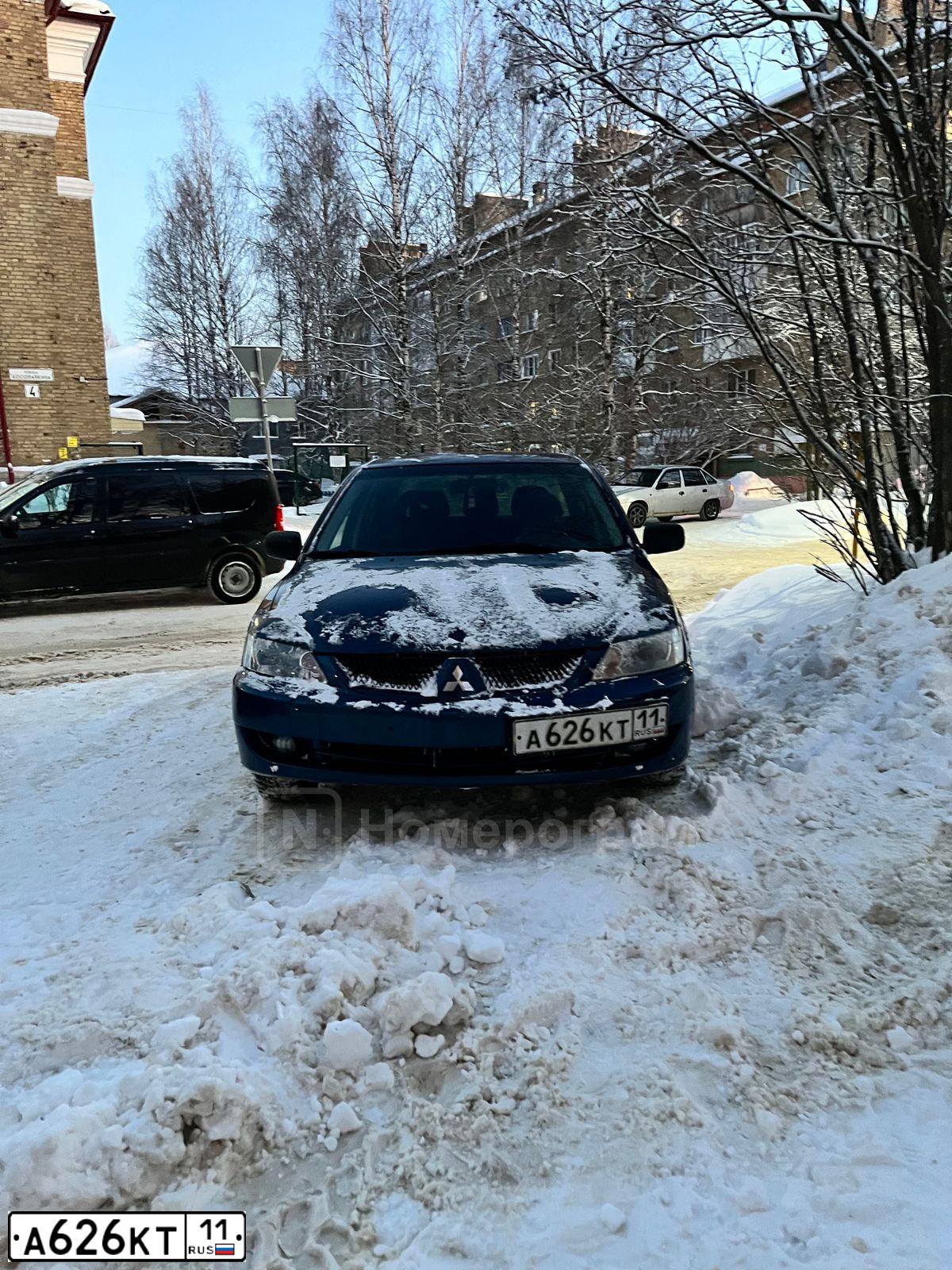 Фото автомобиля MITSUBISHI LANCER, 2005 — госномер А626КТ11. Цвет: синий