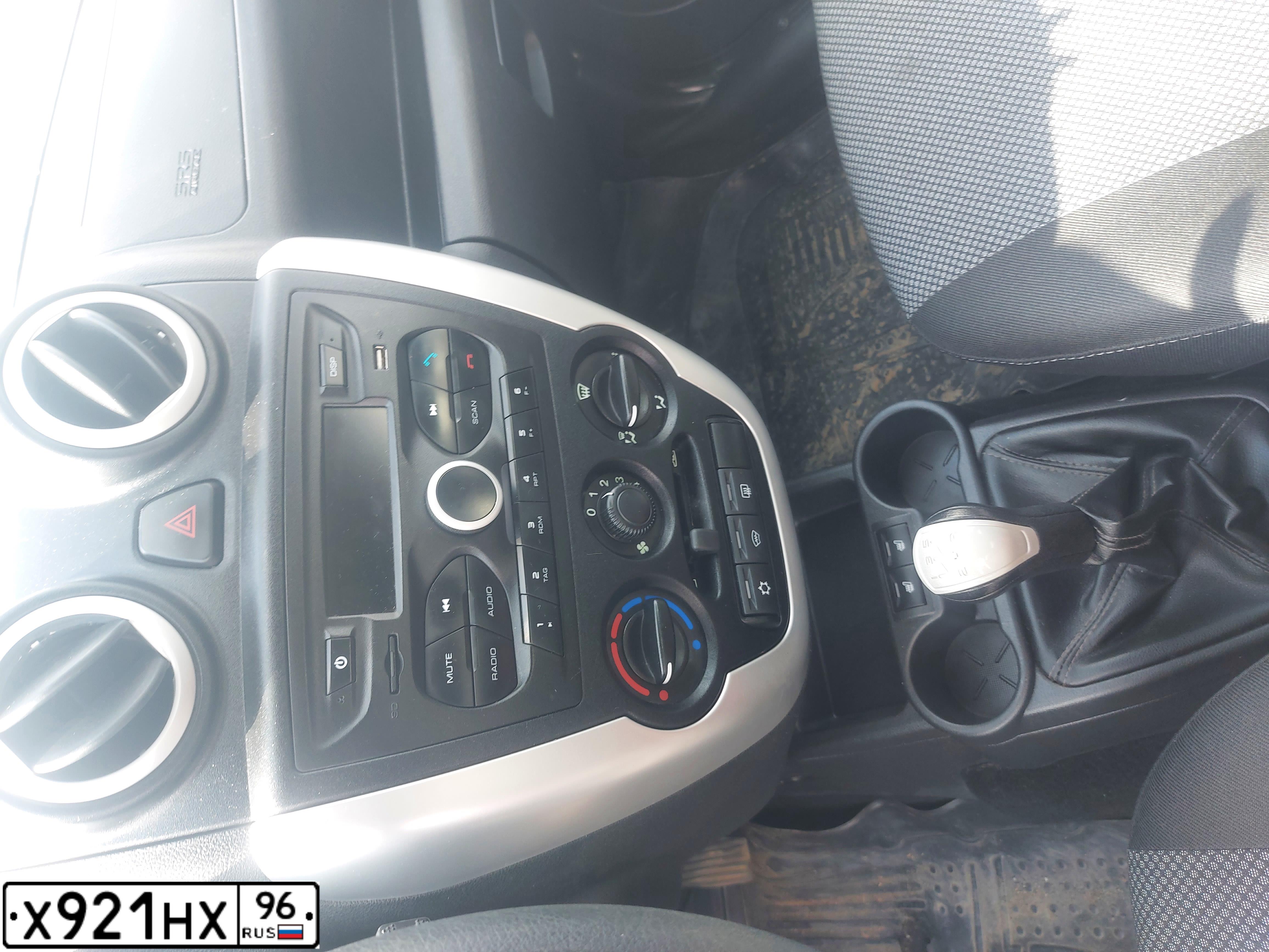 Фото автомобиля MITSUBISHI COLT, 2006 — госномер Н744КЕ196. Цвет: СЕРЫЙ