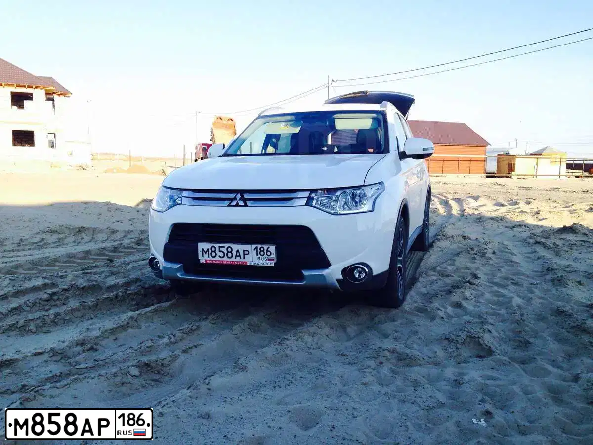 Фото автомобиля MITSUBISHI OUTLANDER, 2014 — госномер М858АР186