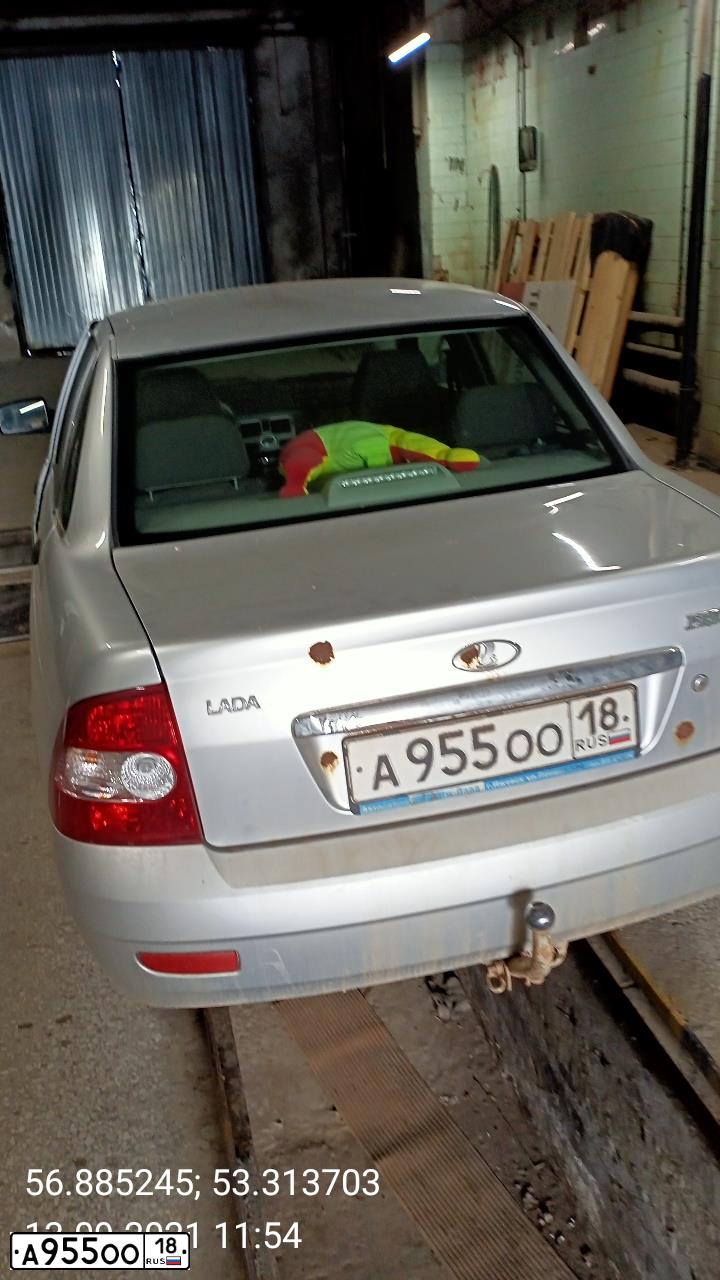 Фото автомобиля LADA PRIORA, 2011 — госномер Е315УТ18. Цвет: СВЕТЛО-СЕРЕБРИСТЫЙ