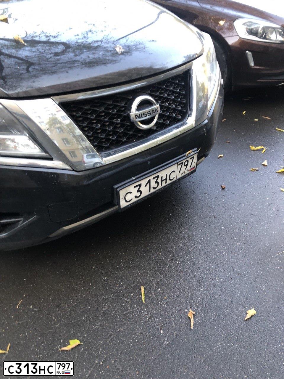 Фото автомобиля NISSAN PATHFINDER, 2015 — госномер Е509ТА197. Цвет: ЧЕРНЫЙ