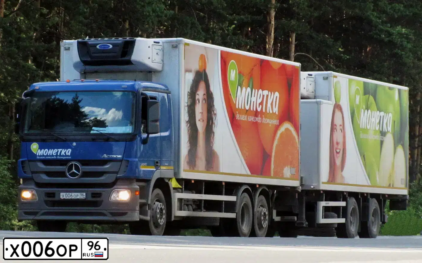 Фото автомобиля MERCEDES ACTROS, 2013 — госномер Х006ОР96. Цвет: СИНИЙ
