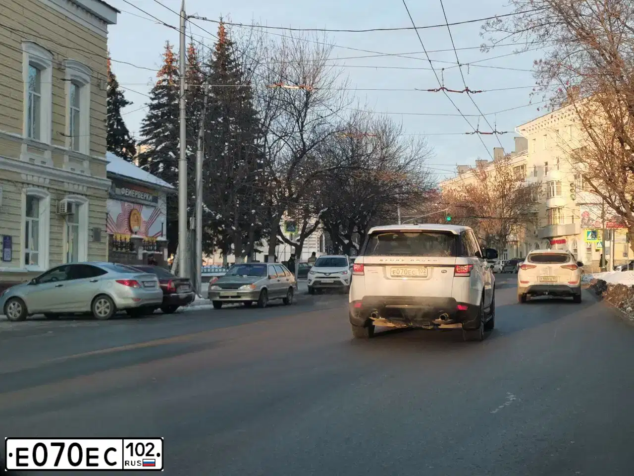 Фото автомобиля LANDROVER RANGE ROVER SPORT, 2013 — госномер Н447КТ198. Цвет: ЯРКО-БЕЛЫЙ