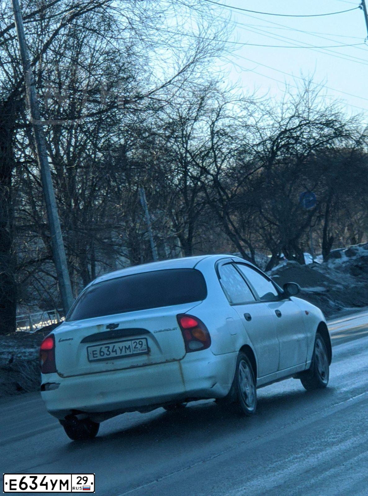 Фото автомобиля CHEVROLET LANOS, 2005 — госномер М310ТМ35. Цвет: Белый