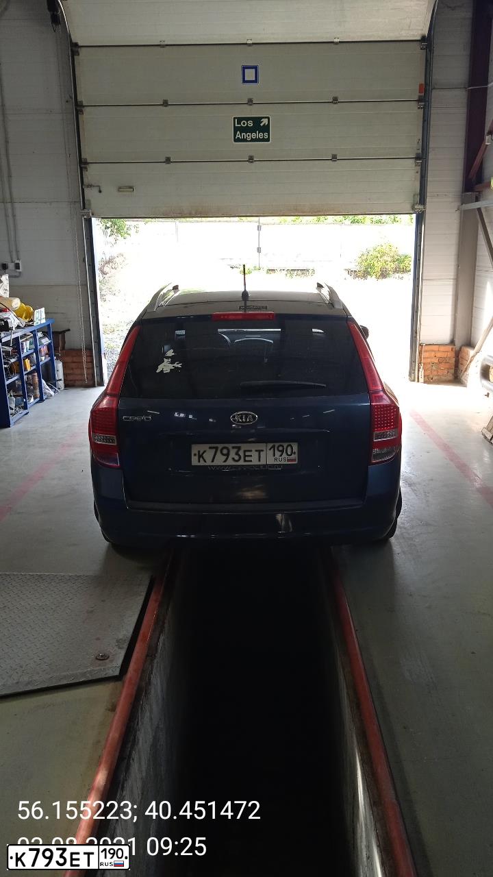 Фото автомобиля KIA CEE'D, 2010 — госномер К793ЕТ190. Цвет: СИНИЙ